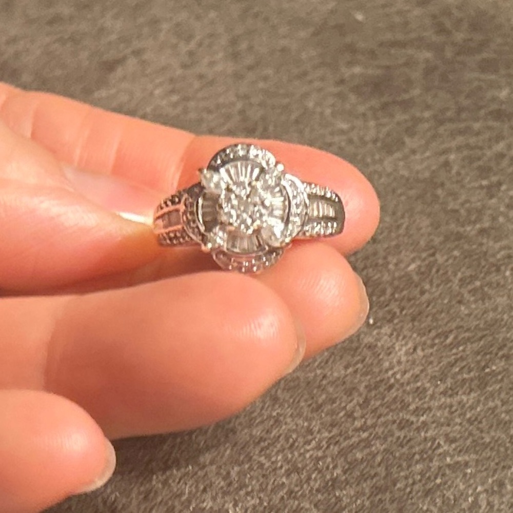 Elegant Diamond Statement Ring - Picture 8 of 16